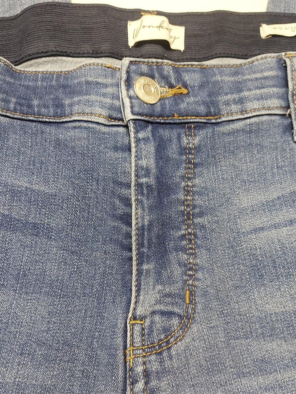 Wonderly Mid Rise 16W Skinny Jeans in Light Blue Wash